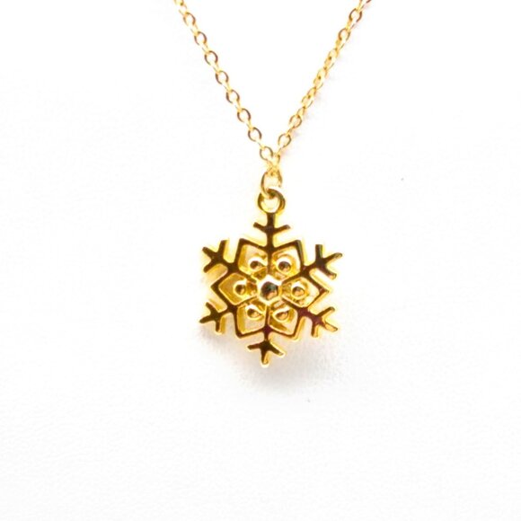 Vintage Snowflake Pendant Necklace on Gold Tone Chain, Gold Tone Choker with Spa - Picture 3 of 6